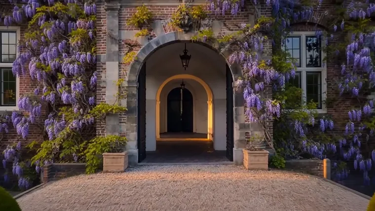 De entree van de locatie